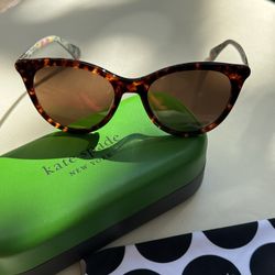 Kate Spade Sunglasses With Cloth And Case 