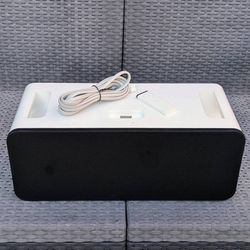 Apple iPod Hi-Fi portable music playing stereo 30-pin or AUX corded or battery operated docking system 