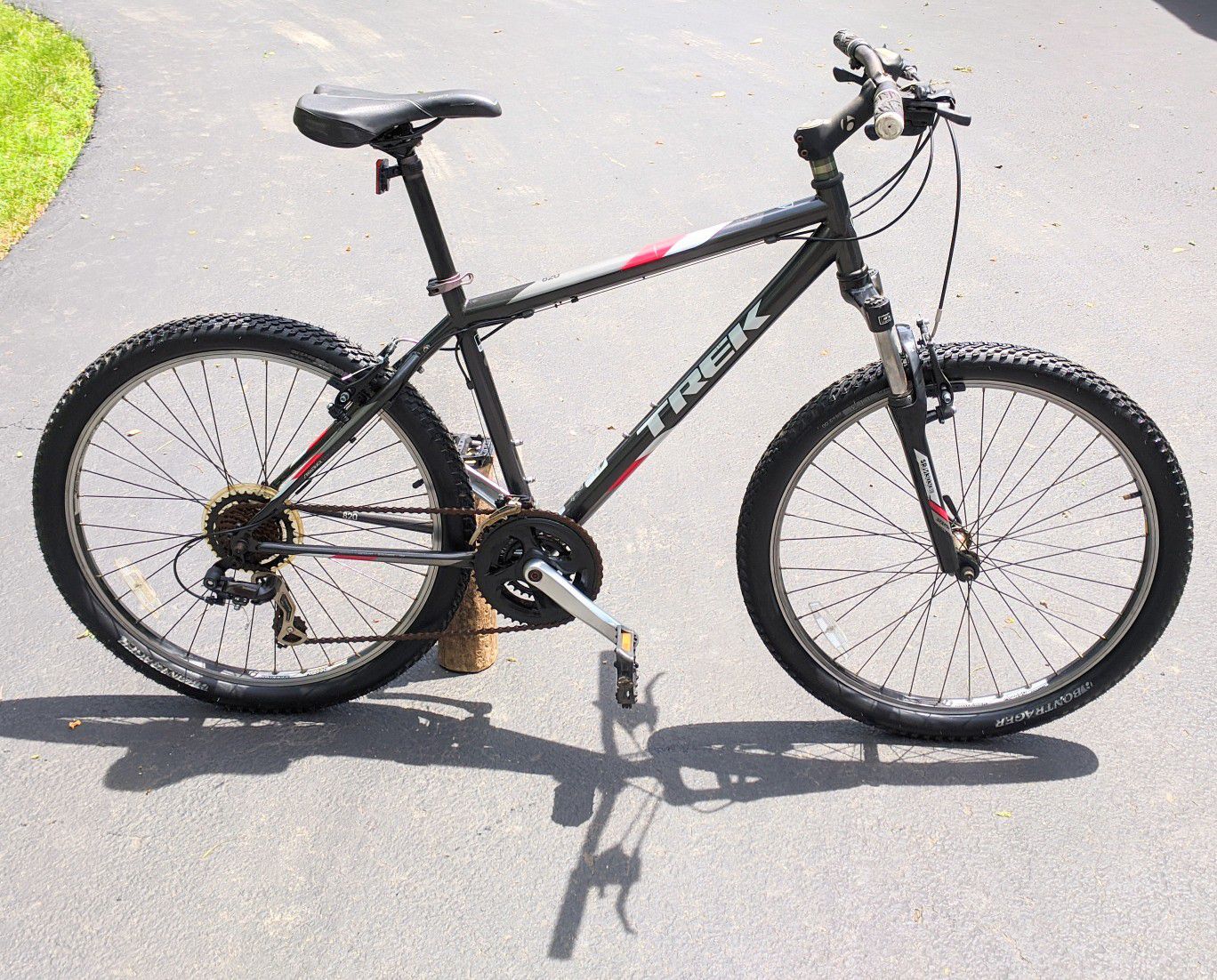 Trek 820 - medium size hardtail mountain bike