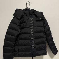 Size 1 Men's Moncler UME Short Down Jacket Black