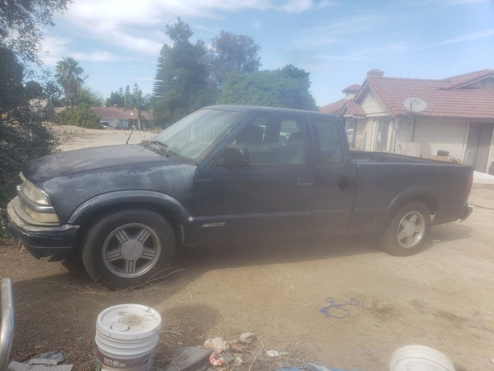 2000 Chevy S-10. 2.2 Engine 4 Cylinder Automatic