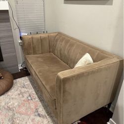 Leanna Tufted Velvet Loveseat