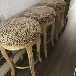 4 kitchen swivel stools,