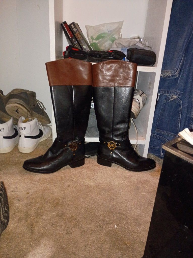 Michael Kors Size 7 Woman Shoe 