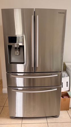 Samsung 28 cu. ft. 4-door French-door refrigerator in stainless steel!
