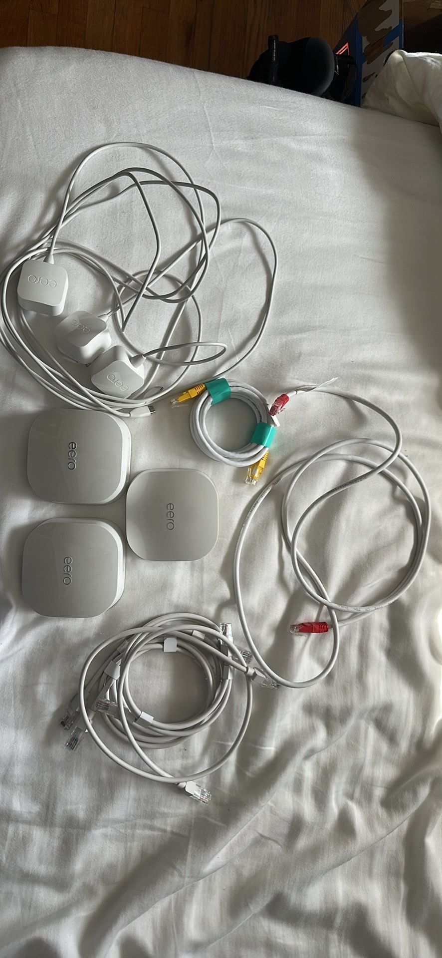 Eero 6 wifi extender and ethernet cables 