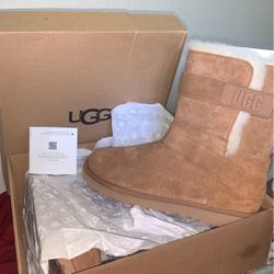 W Bailey Graphic Logo Strap Ugg Boots