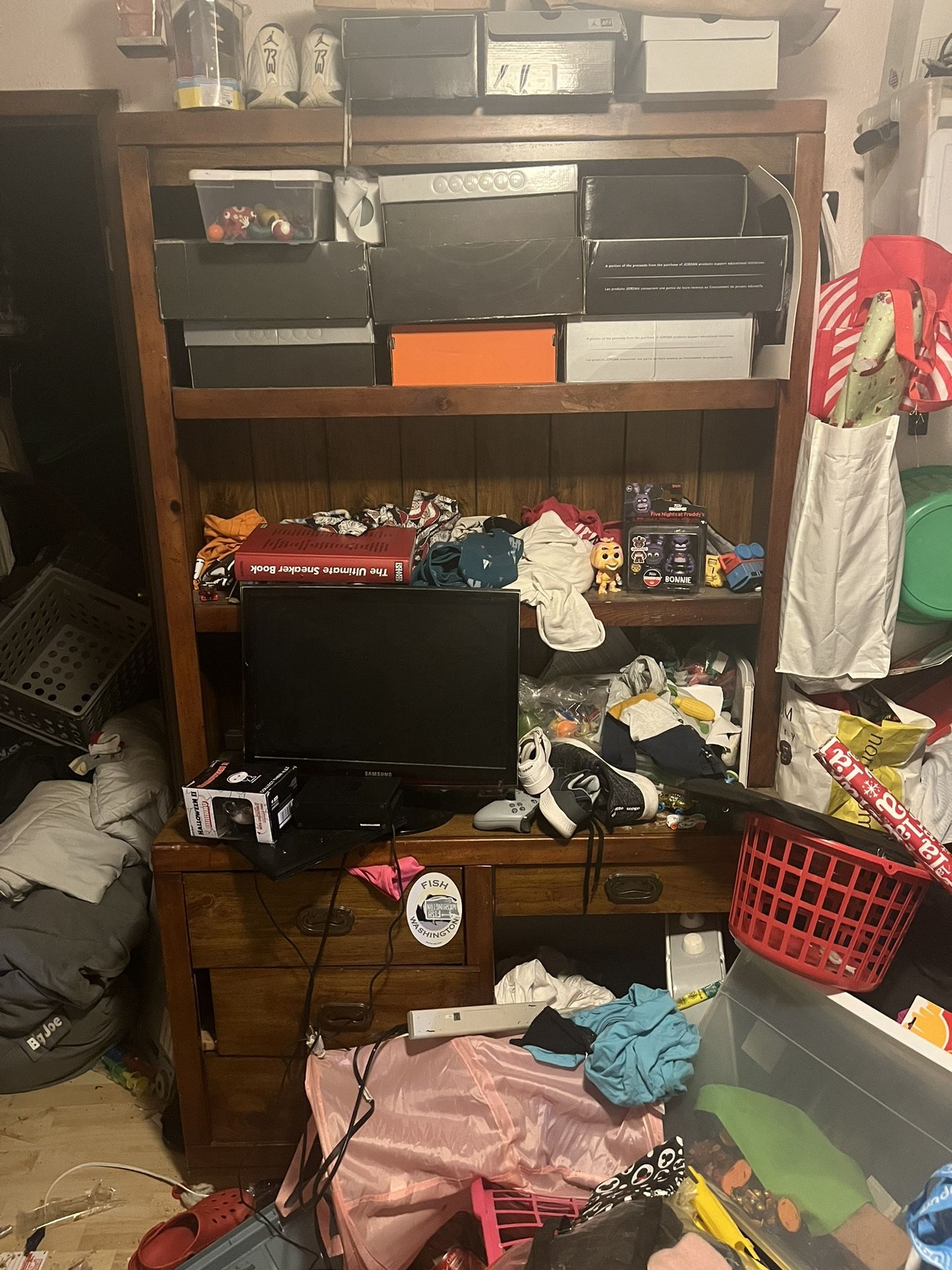 Desk/Hutch Thingy FREE!