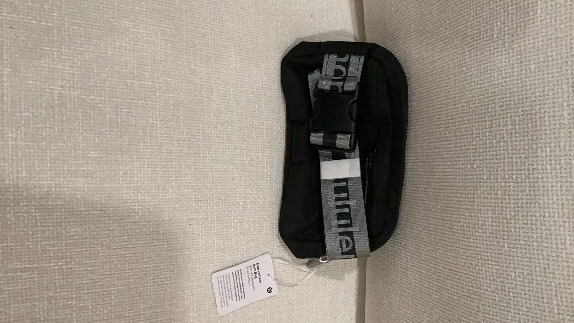 Lululemon Everywhere Belt Bag/Crossbody Bag size 1L (black and silver)