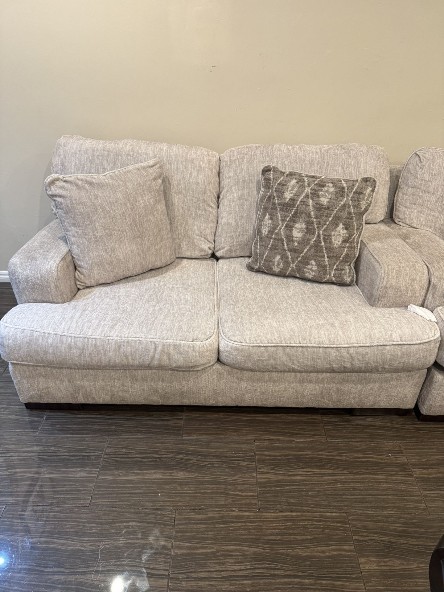 Beautiful & Plush Loveseat With Pillows $75 OBO