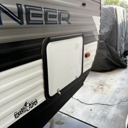 2021 Camping Trailer 34ft