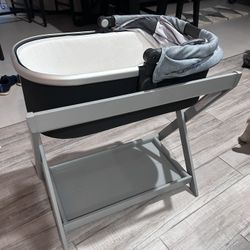 Uppa Baby Bassinet and Stand