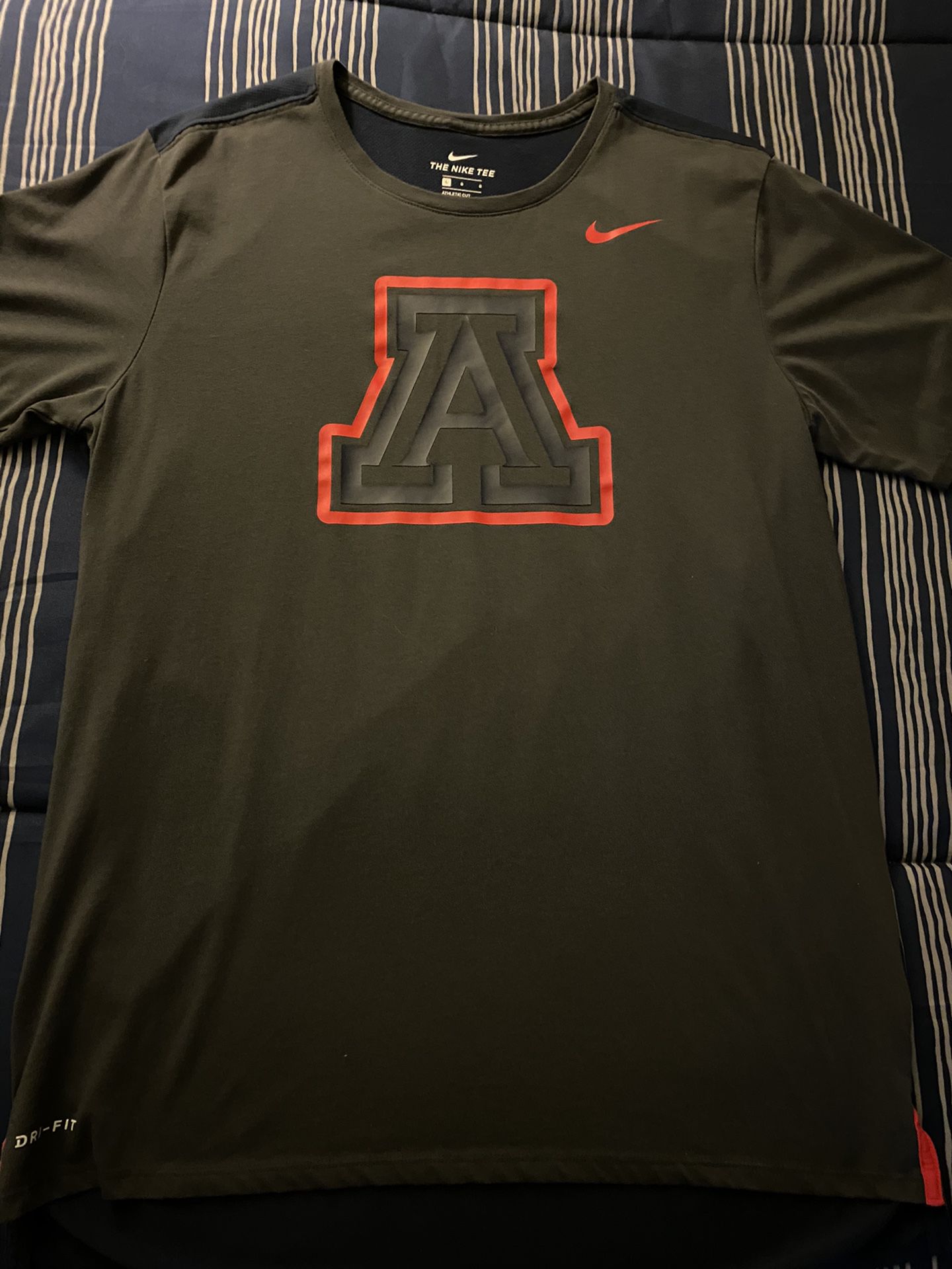 Men’s Large University Of Arizona Nike Shirt
