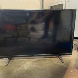 39 Inch Insigna Flat Screen TV