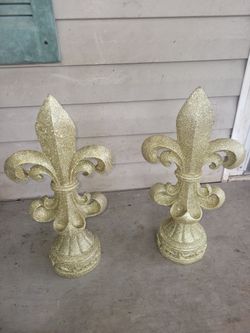 Set of 2 Gold Glitter Fleur de Lis Statuettes Decor