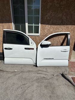 2018. Toyota tacoma. Doors. Parts