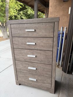5-Drawer Tall Dresser Chest