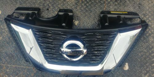 GRILL NISSAN ROUGE