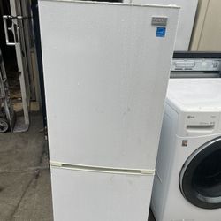 Nevera De 24” Avanti Freezer Abajo 