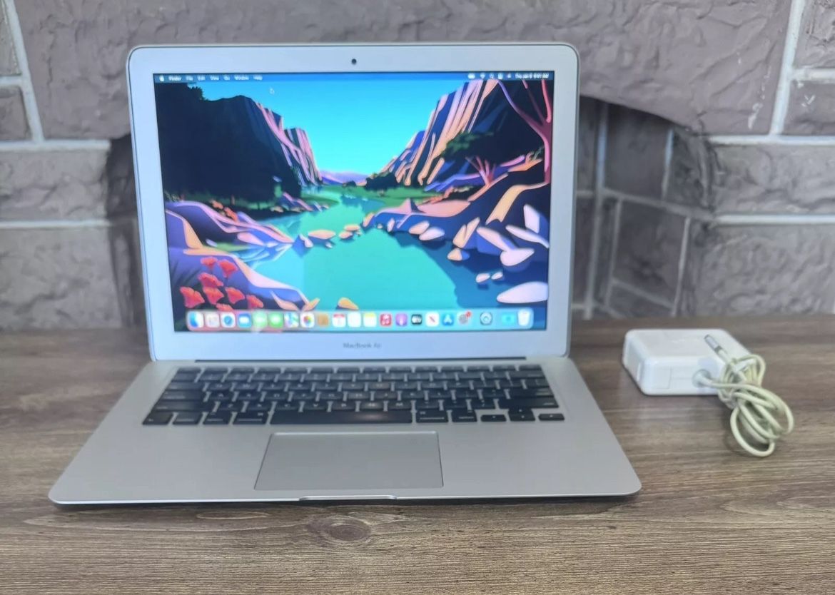 MacBook Air 13 inch (2015) 8gb