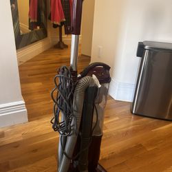 Shark Navigator Lift-Away Deluxe (Model NV360) - Maroon color, good condition