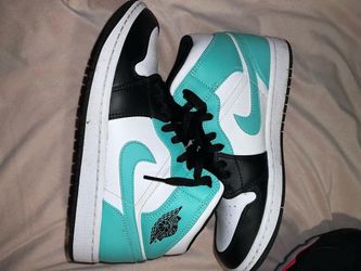 Air Jordan 1 Mid “tropical twist”