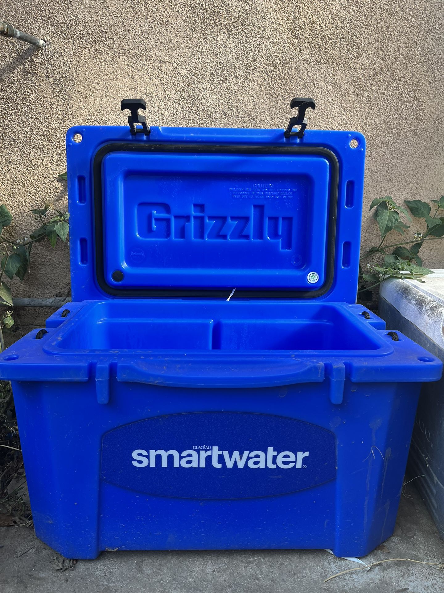 Smart Water Grizzly Cooler