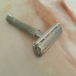 Vintage 1960s Razor