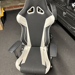 DXRacing Gaming Chair 