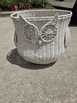 Charming Vintage White Owl Wicker Basket
