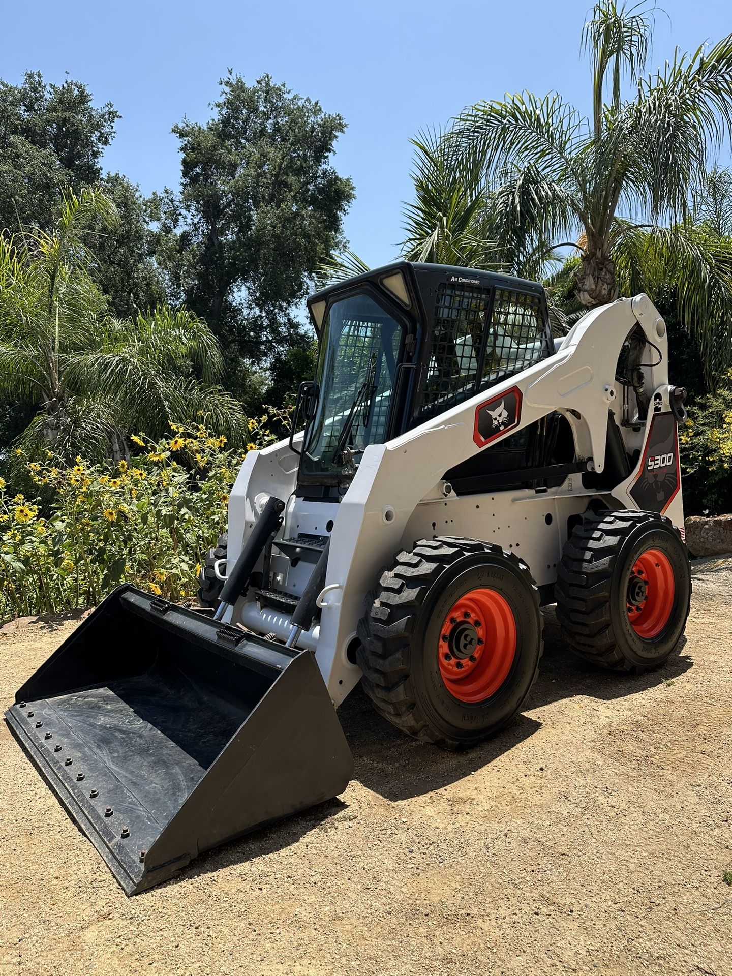 Bobcat S300 Enclosed Cab Skid Steer