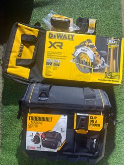 DeWalt XR 20V Circular Saw Bundle with Tool Bags