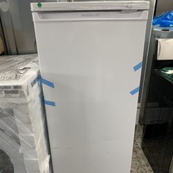 Frigidaire Up Right Freezer In White New Open Box 6 Cubic Ft