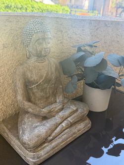 Buddha Garden Statue – Distressed Stone Finish