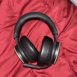 Microsoft Xbox Wireless Headset for Xbox Series X|S, Xbox One, and Windows 10 Devices