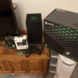 Xbox series X With 1TB WD Expansion Card
