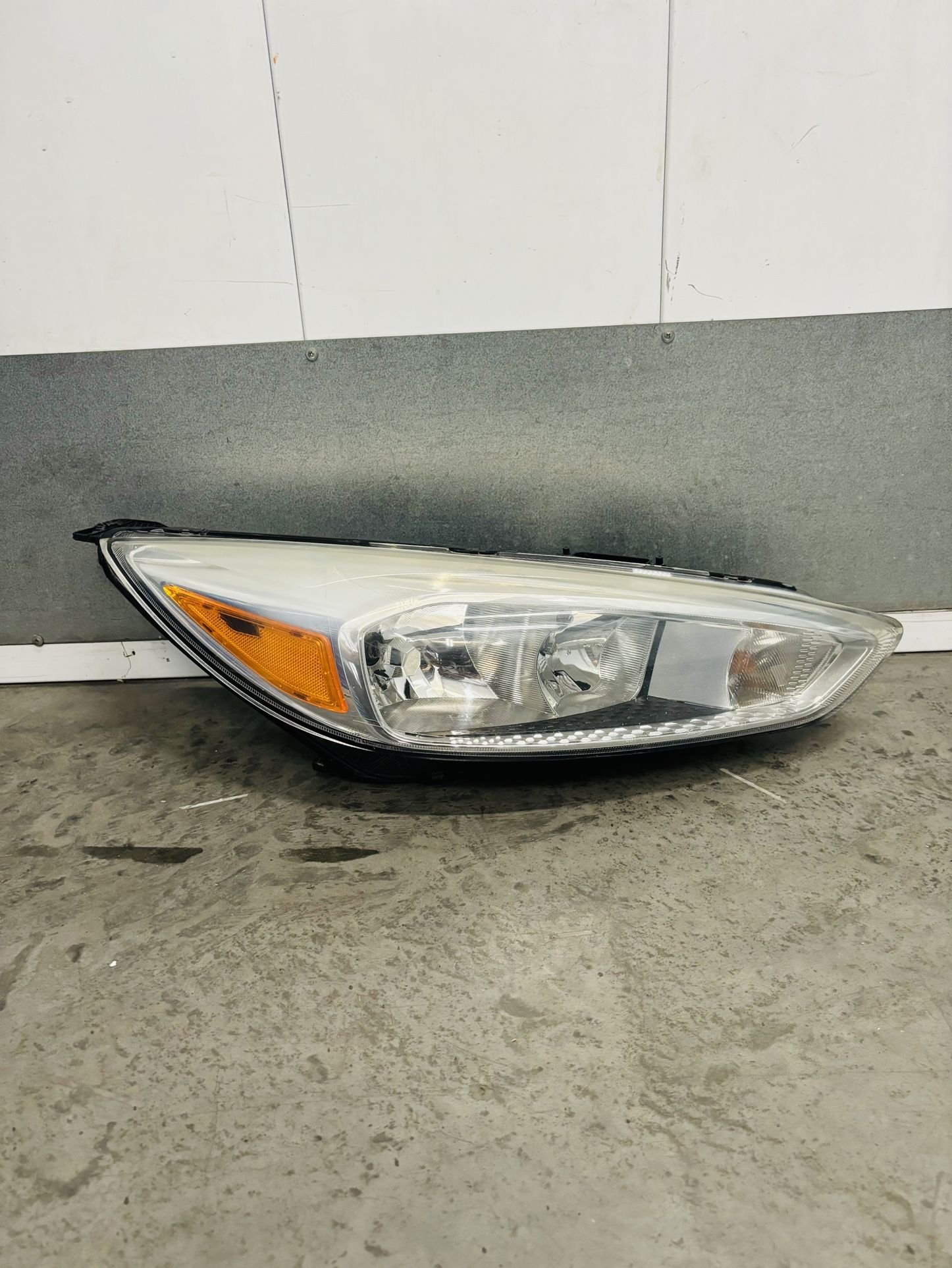2015,2016,2017,2018 Ford Focus Headlight/Luz Frontal Rh Passenger Oem Original