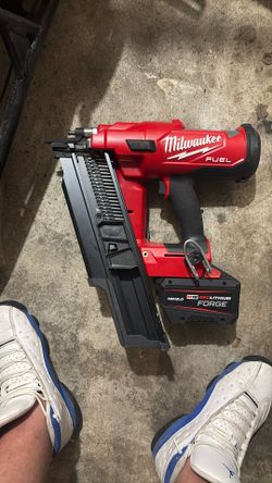 21° Framing, Nailer Milwaukee Damn Near Brand New