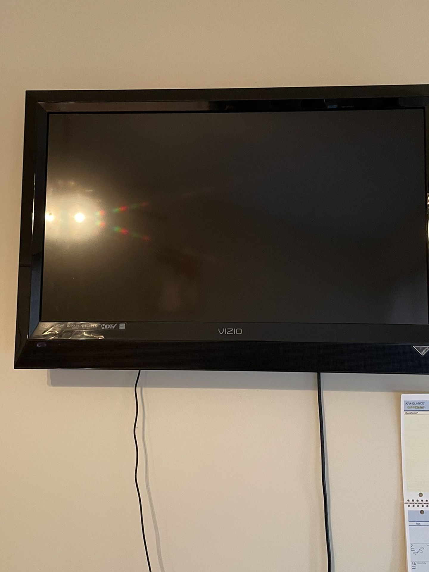 Vizio Flat Screen 32 Inch With Mount