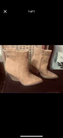 Women New Ankle Boots Size.  9