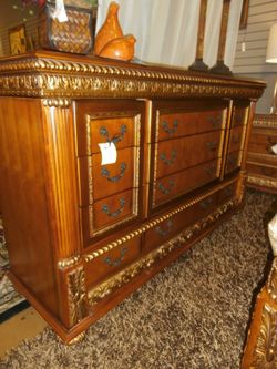 Pulaski BELLISSIMO Dresser / Credenza - STUNNING! Renaissance Baroque