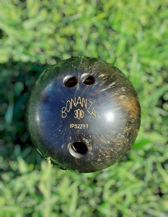 Vintage Bonanza 300 Bowling Ball