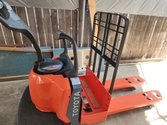 Toyota riderjack pallet jack