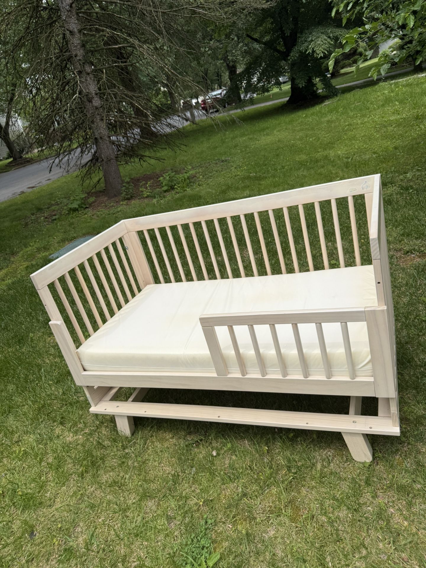 Babyletto Hudson 2-in-1 Convertible Baby Crib - GREENGUARD Gold Certified - Convertible Crib to Toddler Bed and Daybed - Baby Bed with 4 Adjustable He