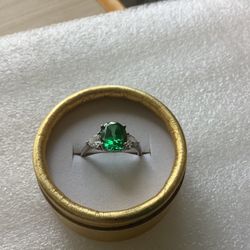 Vintage Sterling Silver Ring with Emerald Green CZ Size 7.5