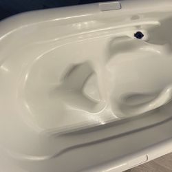 Baby bath tub