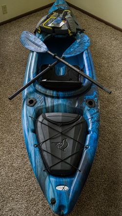 Pelican Mustang 100X Kayak, Quest KHOR Paddle, Onyx Adult Med/Lrg Life Vest