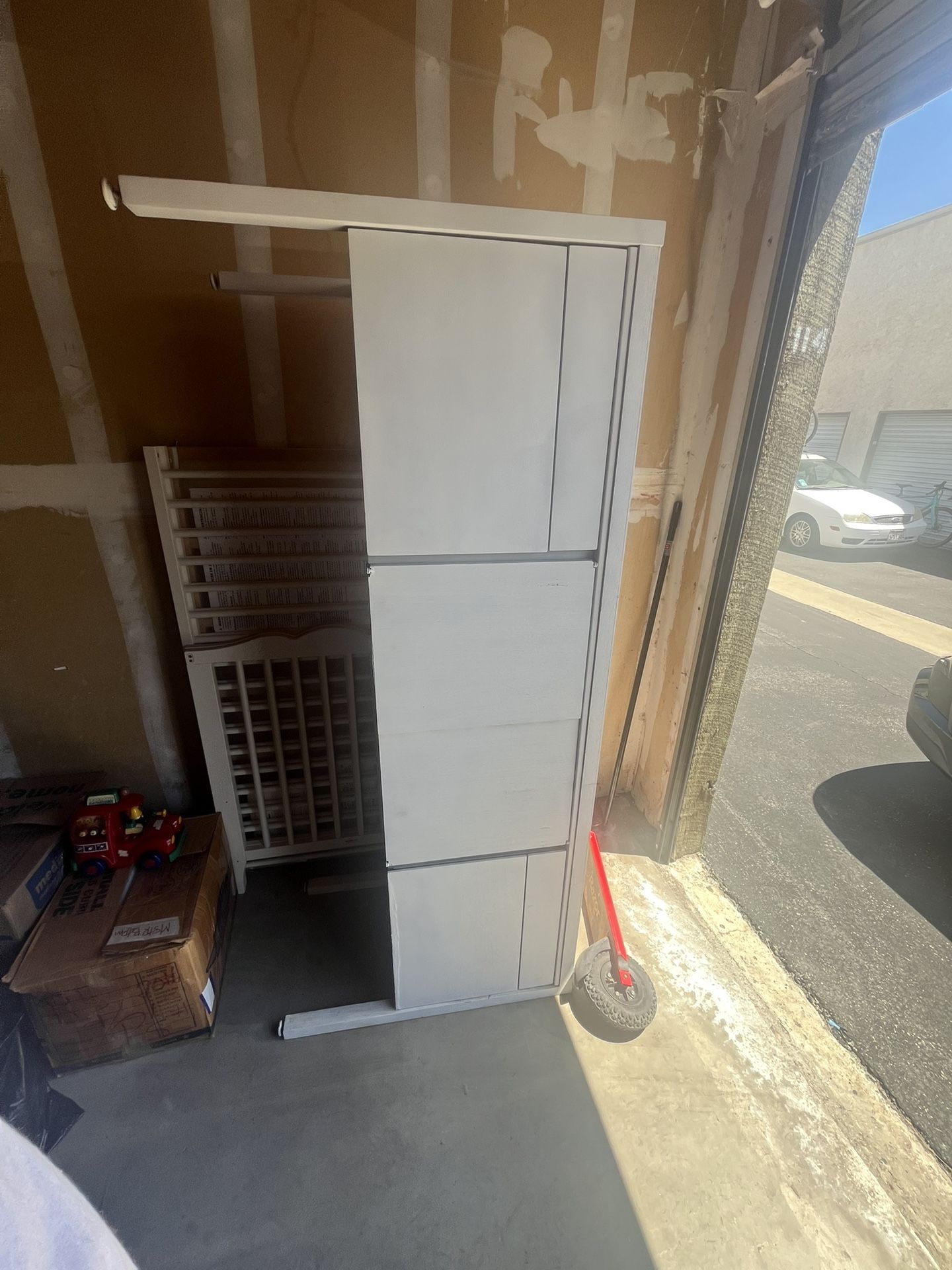 Entertainment Center / Table