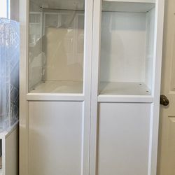 4 White Bookcases For Sale ($149 each)