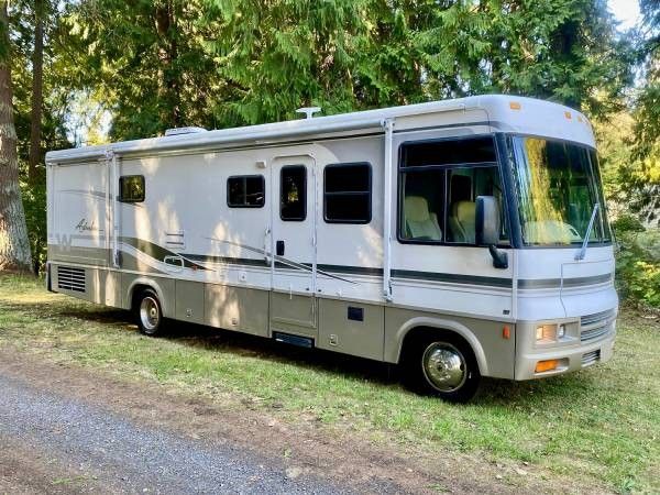 2002 Winnebago Adventurer 35 Workhorse